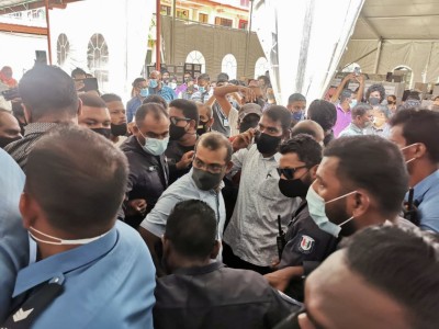 ޕީޕީއެމްގެ އިހުތިޖާޖުގެ މެދަށް ނަޝީދަށް ވަޑައިގެންނެވުމުން ހޫނުވެއްޖެ
