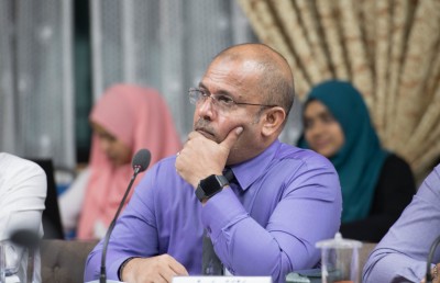 ވެލާވަރު ރިސޯޓަށް އީސީގެ އޮފިޝަލުން ނޭރުވި