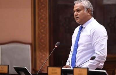 ލާމަރުކަޒީ ނިޒާމު ފުރިހަމައަށް ނުހިނގައިފި ނަމަ، ނިޒާމު އުވާލަން ހުށަހަޅާނަން: އަލީ ނިޔާޒް