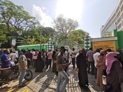 ވޯޓުލާ މަރުކަޒުތަކުގެ ބޭރުން "ނުރައްކާ" މަންޒަރުތަކެއް!