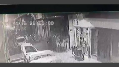 ދެ ފިރިހެނުން ވެގެން އަންހެން މީހާ ދަމާފައި ވެއްދި އިރު މީހުން ތިބީ ބަލަން