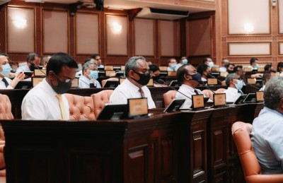 ކުދި ވިޔަފާރިތަކުގެ ލޯނު ދެއްކުން ދޮޅު އަހަރަށް ފަސްކޮށްްދޭން ގޮވާލައިފި