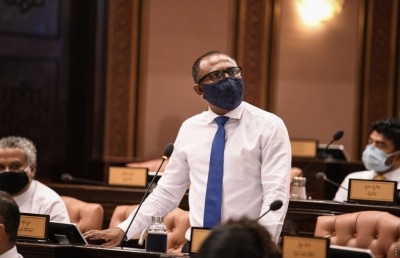 ފައިސާ ޗާޕު ކުރަން ހުއްދަ ނުލިބުނީ ބައެއް ވަޒީރުން ނުފޫޒު ފޯރުވާތީ: އާޒިމް
