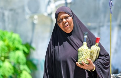 ފޮޓޯ ސްޓޯރީ: މި ރަށު މީހުން ފަރަށް ދަނީ އަމާ ބުނީތީއެއް ނޫން!