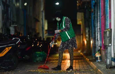 ކުނި ކަހަން ހުރި މީހެއްގެ ގައިގައި ސައިކަލުން ޖެއްސުމަށް ފަހު ފިލައިފި
