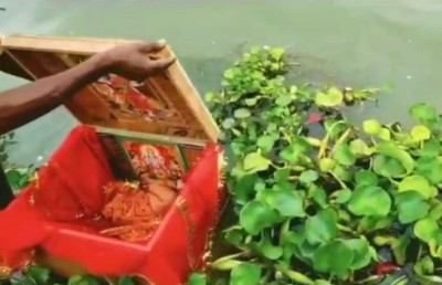 ގަންގާ ކޯރުން ނެގި ފޮއްޓެއްގެ ތެރޭގައި 21 ދުވަސްވީ ތުއްތު ކުއްޖެއް