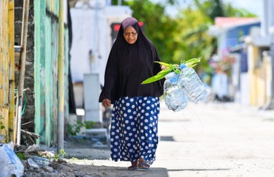 ފޮޓޯ ސްޓޯރީ: މި ރަށު މީހުން ފަރަށް ދަނީ އަމާ ބުނީތީއެއް ނޫން!