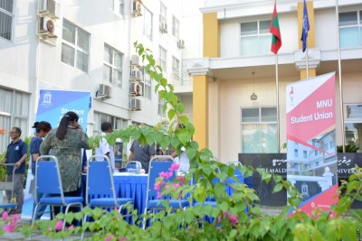 ޔުނިވަސިޓި، ކޮލެޖުްތަކުގެ ކިޔެވުން އޮންލައިންކޮށް ކުރިޔަށް ގެންދަން އަންގައިފި