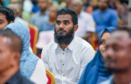 އައްޑު އަށް އެއްބަޔަކު ހޮވައިގެން އުޅޭތާ އެތައް ޒަމާނެއް، ރައްޔިތުންގެ އުއްމީދު ހާސިލެއް ނުވި: އަޒާން