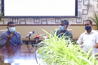 އޭޑީކޭގެ ޑޮކްޓަރުންގެ މި ޓީމަށް، ލޯތްބާއި އިހްތިރާމާއެކު ސެލިއުޓް!