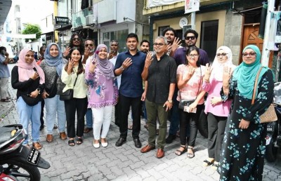 އާނަ: އެހީތެރިއެއް، "ކޮންމެ މީހަކު ވެސް މުހިންމު"