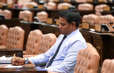 ތުހުމަތުތައް ދޮގުކޮށް، އީސަ މުގައްރިރު ކަމުން އިސްތިއުފާ ދީފި