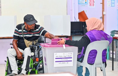 ވޯޓުލުން ދަނީ އަމާންކޮށް، އެއްވެސް ބޮޑު މައްސަލައެއް ދިމައެއްނުވޭ: އީސީ
