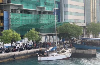 ހާލުގައި ޖެހުނު ޔޮޓެއް މާލޭ ފަޅަށް ވަދެފި