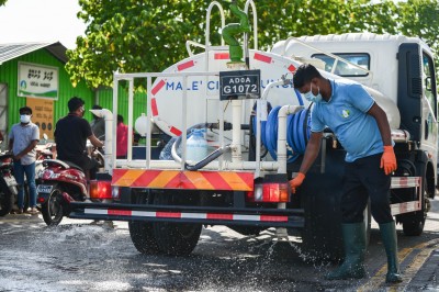 މާލޭގެ މަގުތައް ޑިސްއިންފެކްޓު ކުރަން ފަށައިފި