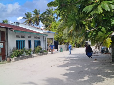 އެންމެ 27 އަހަރު، ކޮވިޑްގައި ހާލު ގޯސްވީ ކުއްލިއަކަށް، މިހާރު ވެންޓިލޭޓަރުގައި!