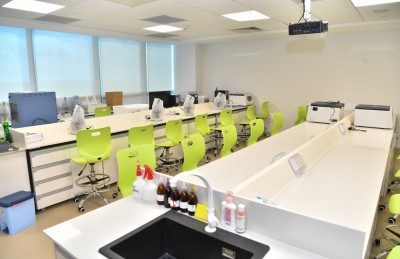 މެޑިސިން ކިޔަވާ ދަރިވަރުންގެ ކްލާސްތައް މައި ކެމްޕަހަށް ބަދަލުކުރާތީ ކަންބޮޑުވުން، އެދެނީ ދާއިމީ ހައްލެއް!