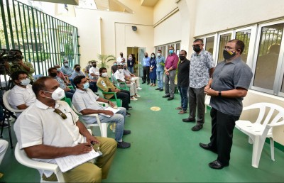 ރަށަށް ދެވޭގޮތް ހަދައިދޭން އެދި ރިސޯޓުތަކުގެ މުވައްޒަފުންގެ ޕެޓިޝަނެއް