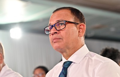 ބޭރުގެ ނުފޫޒުން ދިވެހި ބަސް ހަލާކުވިޔަ ނުދީ: އާދަމް ޝަރީފް