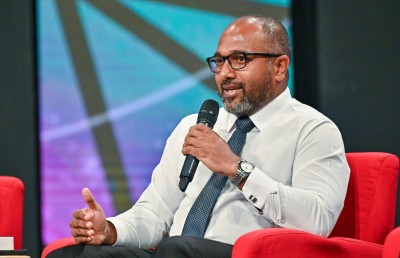 ސަރުކާރުގެ އެއްވެސް ތަނެއްގައި ބިދޭސީން ގެންގުޅުމަކީ ބޭނުންވާ ކަމެއް ނޫން: އިހުސާން
