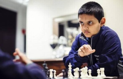 ރާޒުވާ އިން 12 އަހަރުގެ ކުއްޖަކަށް ރެކޯޑެއް