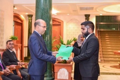 ގާޒީ ހުސައިން ފާއިޒް އަށް ނަސޭހަތް ދީ ތަމްރީނު ޕްރޮގްރާމެއްގައި ބައިވެރިކުރަނީ