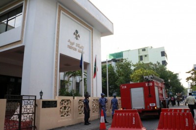 މަޖިލީހުގެ އިދާރާ ގޮއްވާލާނެ ކަމުގެ އިންޒާރުދިން މީހާ ދޫކޮށްލައިފި