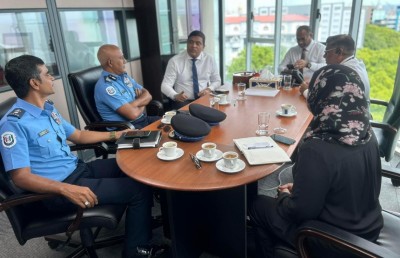 އެއާޕޯޓު ޓެކްސީ ކިއުގެ މައްސަލަ ހައްލުކޮށް، ފުލުހުން ނެރެފި