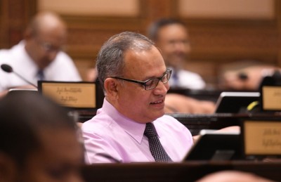 ނަޝީދަށް މިވަރުގެ ކަމެއް ދިމާވުމުން އެމްޑީޕީގެ މެމްބަރުން ފިލާތިބެން ލަދުގަންނަން ޖެހޭނެ: އާދަމް ޝަރީފް