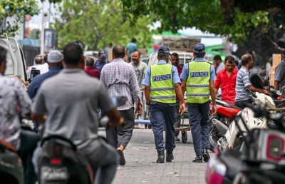 ކެފޭއެއްގެ ބަދިގެއިން ދުން ލީކުވެ، އަނބުރައިގަތް ހަތް މީހަކަށް ފަރުވާދެނީ!