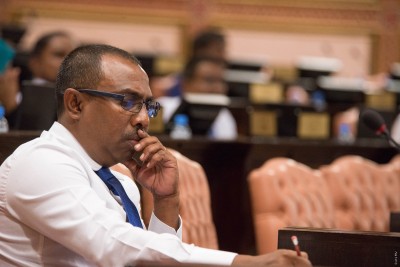 އިޔާޒަށް ވަޒީފާ ދޭން ހެޔޮނުވާނެ: އާޒިމް
