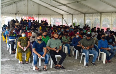 އެޕޮއިންޓްމެންޓް ގަޑިއަށް ވެކްސިން ޖަހަން ނުދާތީ ސޯޝަލް ސެންޓަރުގައި ކިއު ދިގުވެއްޖެ