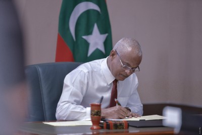 ގާނޫނު ތަސްދީގުކޮށް ރެވެނިއު ސްޓޭމްޕް ޖެހުން އުވާލައިފި