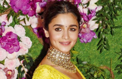 އާލިއާ ހޮލީވުޑްގެ އެޖެންސީއަކާ އެކު ސޮއިކޮށްފި