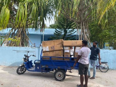 ކުޑަފަރީގައި ތިބި ދޮށީ އުމުރުގެ، ނުހިނގޭ މީހުންނަށް ވީލް ޗެއާ ފޯރުވައިދީފި