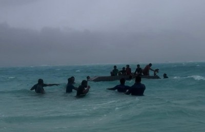 ތޮއްޑޫގައި ކޮޅިގަނޑެއްގައި ޖެހުނު ކުދިންތަކެއް ސްޓެލްކޯގެ މުވައްޒަފުން ސަލާމަތްކޮށްދީފި