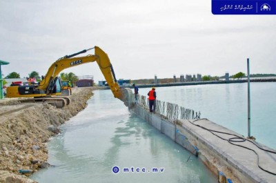 ހިންނަވަރުގައި އެއްގަމުތޮށި ލުމަށް ބޭނުންވާ ކޮންކްރީޓް ގާ އަތުރަން ފަށައިފި