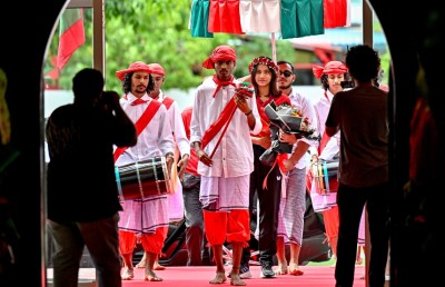 ދީމާ އަށް ޓަކައި؛ ބަންޑުންކޮށްލީ ލޯތްބާއި އިހްތިރާމާ ގަދަރު
