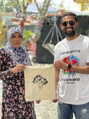 ވެލިދޫ ޒުވާނުންގެ އީދު ހަދިޔާ: 400 ފޮތިކޮތަޅު ބަހައިފި