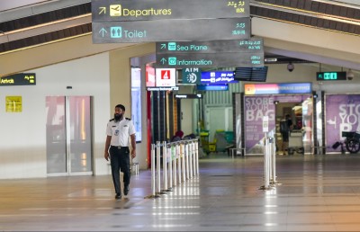 ވަޒަންތަކެއް ފެނިގެން އެއާޕޯޓުން ހައްޔަރުކުރި މީހާގެ ބަންދަށް ތިން ދުވަސް