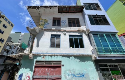 މާލޭގައި ބާވެ ތަޅާލަން ޖެހިފައި ހުރި 15 އިމާރާތް، ބަޖެޓެއް ނެތް!