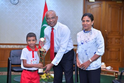 ހަ އަހަރުގައި ޤުރުއާން ހިތުދަސްކުރި ދަރިވަރާ ރައީސް ބައްދަލުކުރައްވައިފި