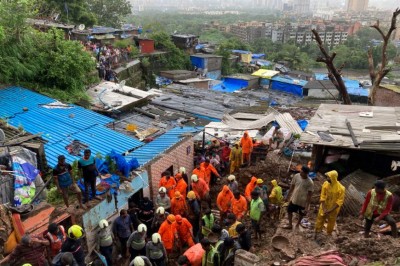 މުމްބާއީއަށް ބޯކޮށް ވާރޭ ވެހި، ބިންގަނޑު ފޭބުމުގެ ސަބަބުން 18 މީހަކު މަރުވެއްޖެ