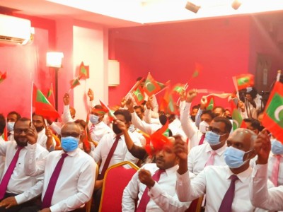 އިދިކޮޅު ކޯލިޝަންގެ ގައުމީ ކެމްޕެއިނާ ގުޅެން، ރަސްމީ ދައުވަތު ހަތަރު ޕާޓީ އަކަށް