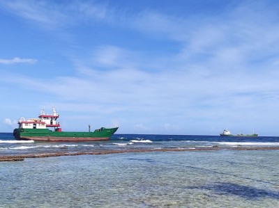 100،000 ލީޓަރުގެ ޑީސަލާއެކު ތެޔޮ ބާޖެއް ނޫމަރާގެ ފަރަށް އަރައިފި