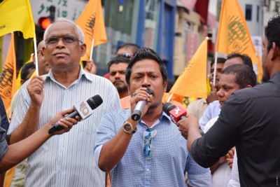ވައްޑެއަށް މަރުގެ އިންޒާރުދިން ޓީޗަރު ވަޒީފާއިން ވަކިކުރުމަކުން މައްސަލައެއް ނުނިމޭ: އިންތި
