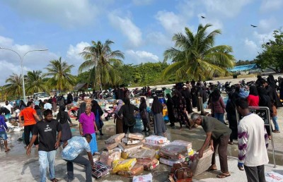 ގިނަ އަދަދެއްގެ މުދަލާ އެކު ކަނޑިތީމު ބޯޓެއް އަޑިއަށް