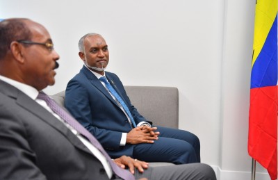 ސިޑްސް އަށް ދޭ އެހީތެރިކަން ފުޅާކުރުމަށް ރައީސް ކޮމަންވެލްތަށް ބާރުއަޅުއްވައިފި