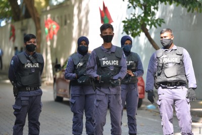 ފޭކު ސްލިޕްތަކަކުން މިލިއަނެއްހާ ރުފިޔާގެ މުދާ ވަގަށްނެގި މީހެއް ހައްޔަރުކޮށްފި