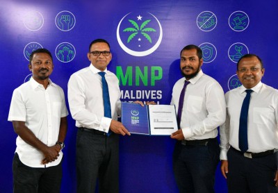 ހިރިލަންދޫ ކައުންސިލް ރައީސް އާއި މެމްބަރަކު އެމްއެންޕީއަށް ސޮއިކޮށްފި
